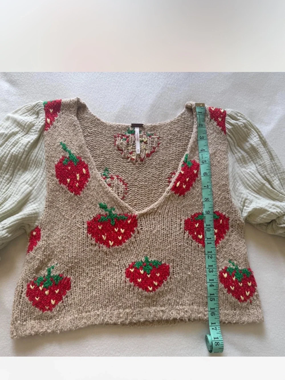 Free people Strawberry Intarsia V-Neck Cropped short sleeve Sweater - Red & Tan